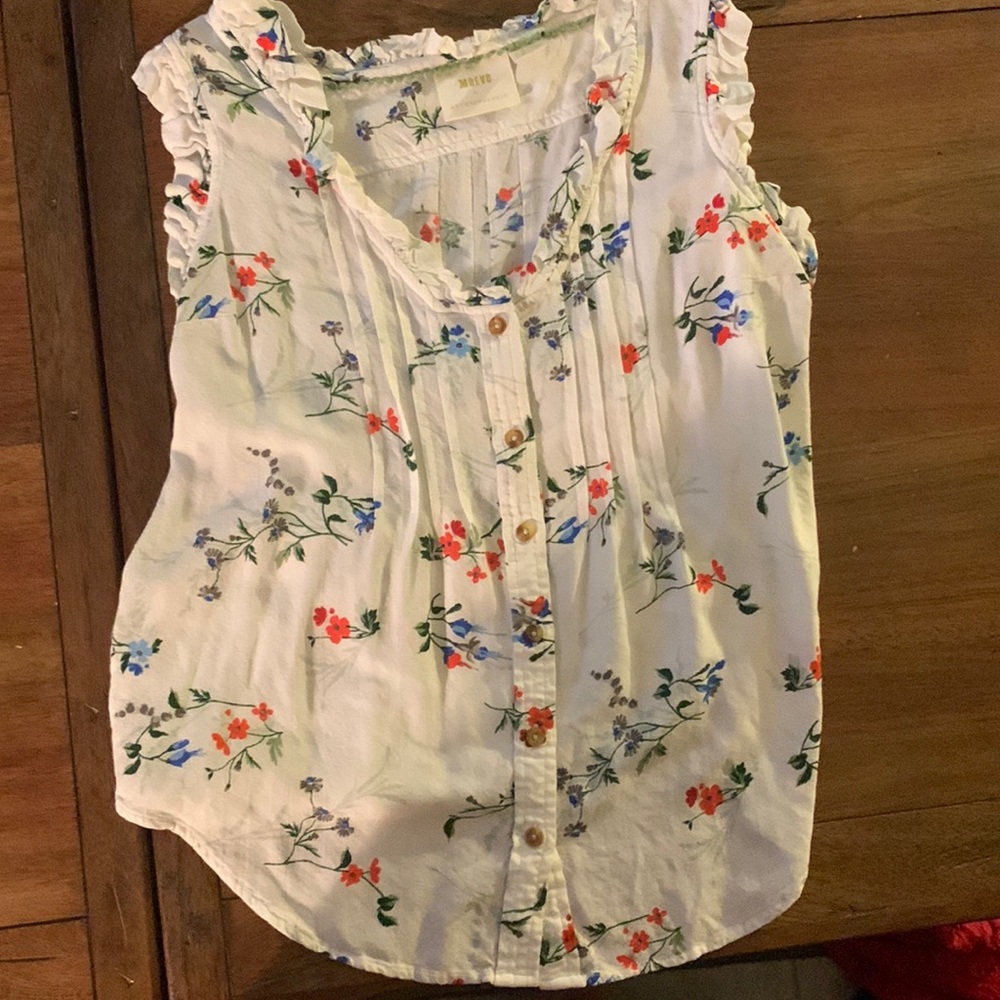 Lightweight tank.  Worn 1 time.  Soft material (100% viscose)